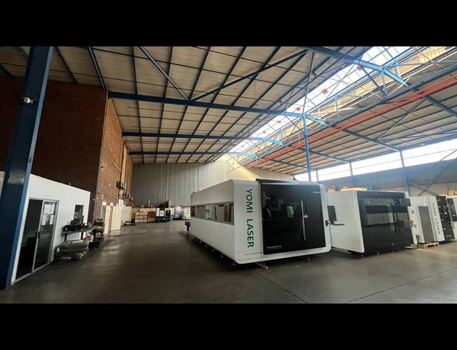 2,169M² WAREHOUSE TO LET IN SPARTAN